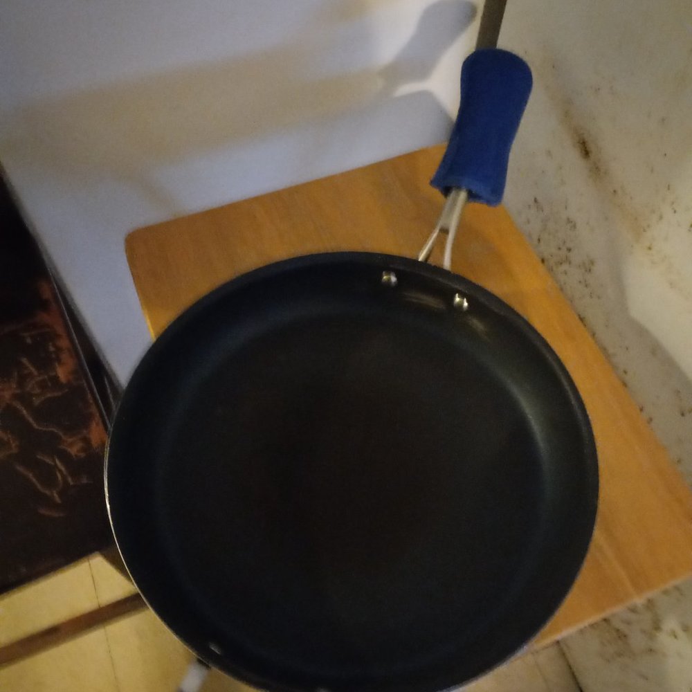 Kitchenware - Picture 3 of 3